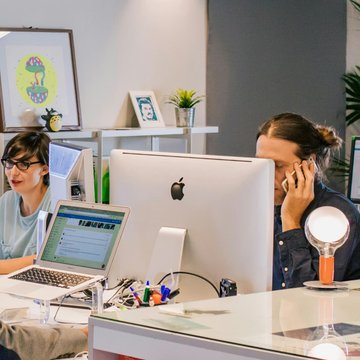 Microsoft Teams Calling vs Hosted PBX: A Buyer’s Matrix for Aussie SMEs